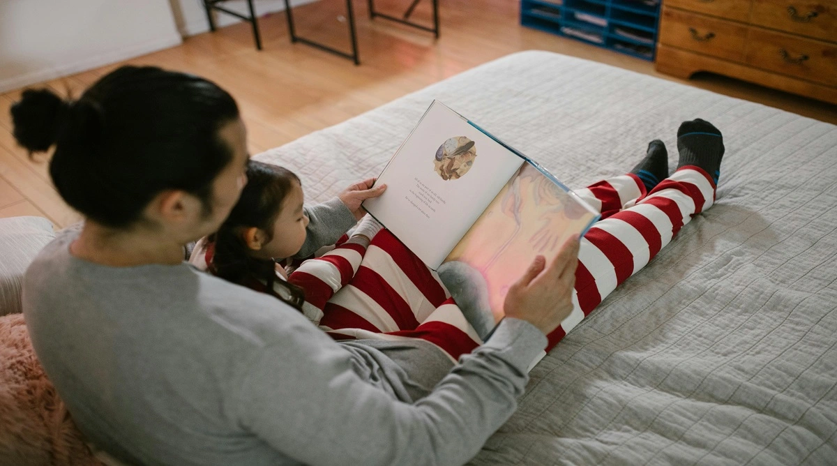Parent and child reading together during a familiar home reading routine