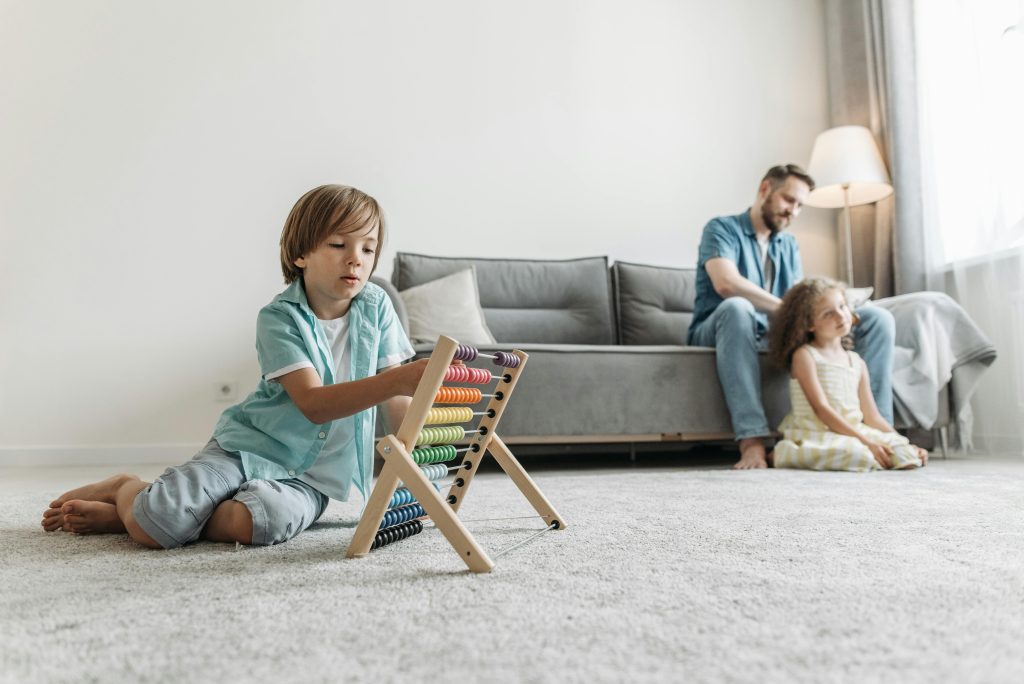 Parent helping a child prepare for the end of screen time