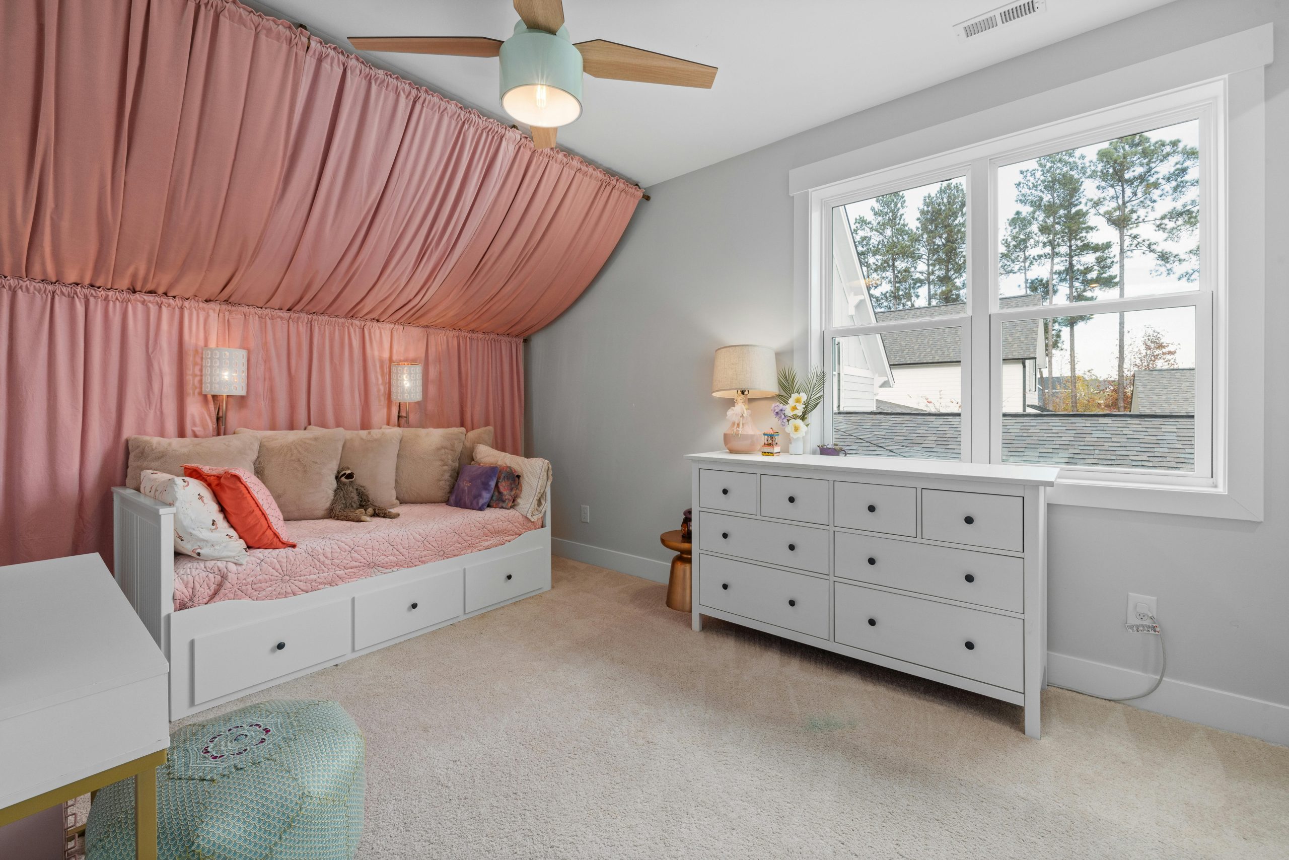 Calm child bedroom designed for sleep without screens