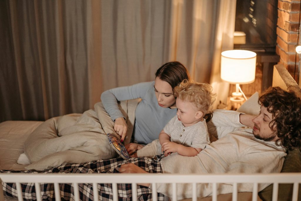 Parent reading with child during bedtime instead of using devices