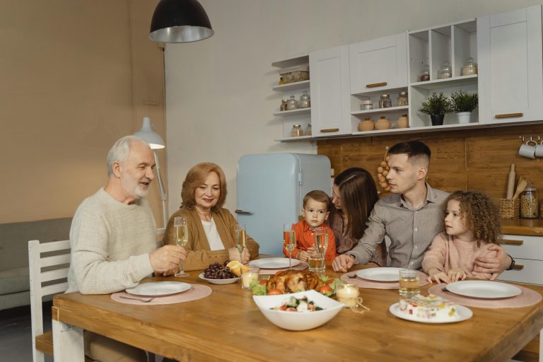 How Families Can Build a Smoother Dinner Routine on Busy Weeknights