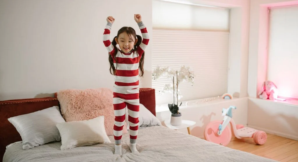 Child starting the morning with a familiar screen-free activity at home