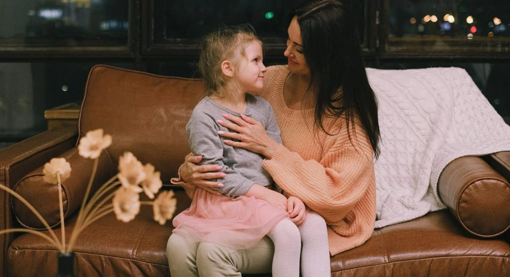 Parent explaining an upcoming change to a child in a calm home setting