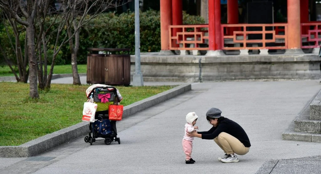 parent giving child task to do