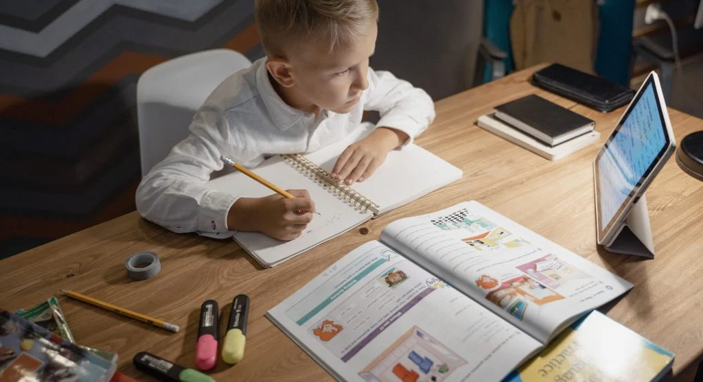Child finding repeated spelling patterns in words at home