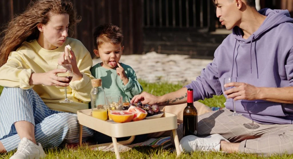Child eating a familiar snack during a repeated family outing