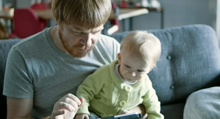 parent explaining device rules to kids