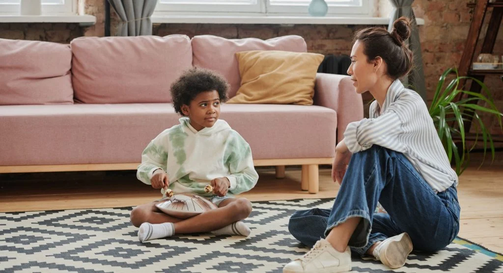 Child practicing event sequencing during a family conversation at home