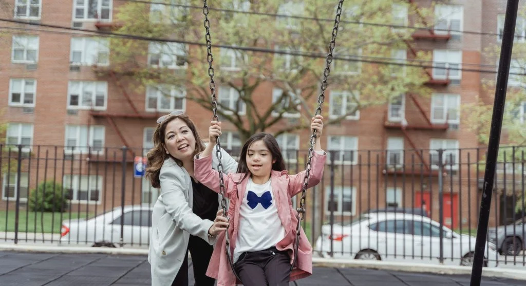 Child rejoining play after calm guidance from a parent