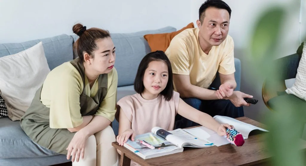 Parent calmly preparing a child to stop watching after the current scene