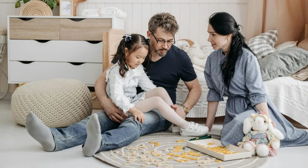 Parent giving an early calm reminder during a home play moment