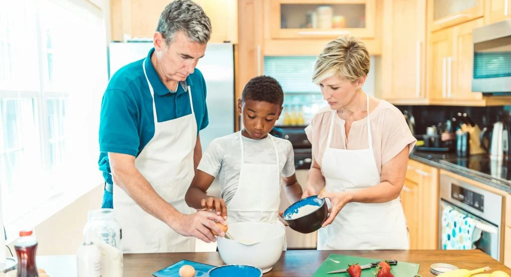 parent child baking together